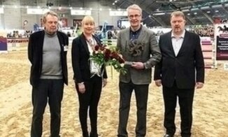Vuoden Kavionjälki -tunnustus eläinlääkinnän konkarille ja hevosalan kansanmiehelle